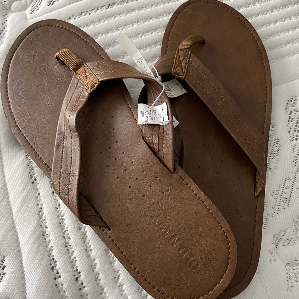 NWT Old Navy Mens Flips, Sz 12-13